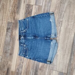 Free Assembly. Denim Shorts Sz 6. 4" womens